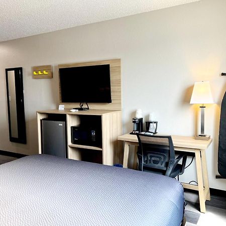 Super 8 By Wyndham Cedar Rapids Hotel Exterior photo