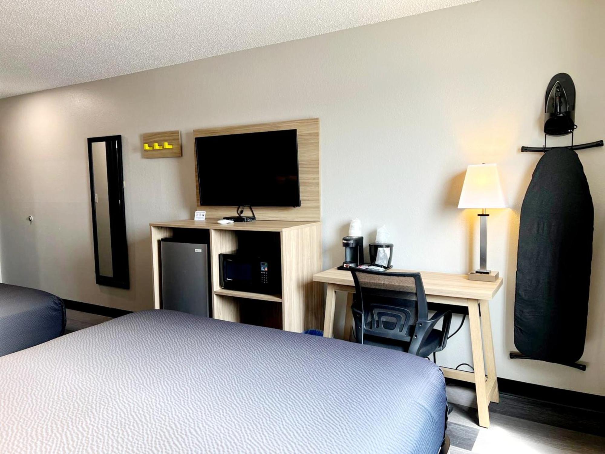 Super 8 By Wyndham Cedar Rapids Hotel Exterior photo