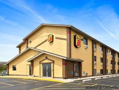Super 8 By Wyndham Cedar Rapids Hotel Exterior photo